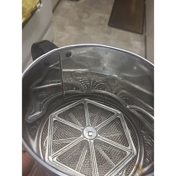 Vintage Chrome Flour Sifter Silver with Black Handle Made in Japan - Picture 9 of 16